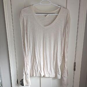 White Crow Womens Sz XL Vneck, Cream Long Sleeve Top!!